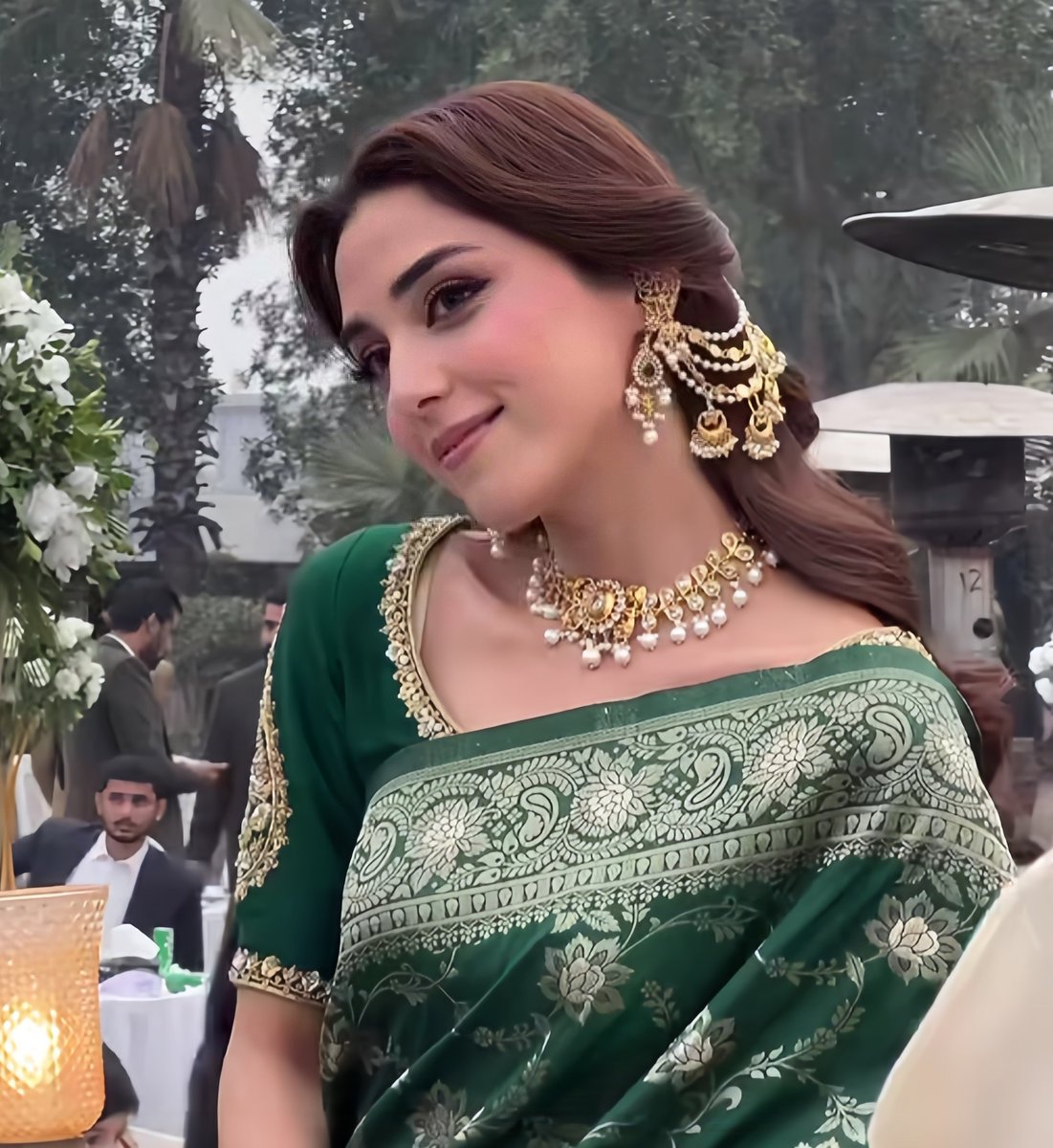 blushdiary's tweet image. maya is looking so haseen at hina and taimoori's wedding ✨️