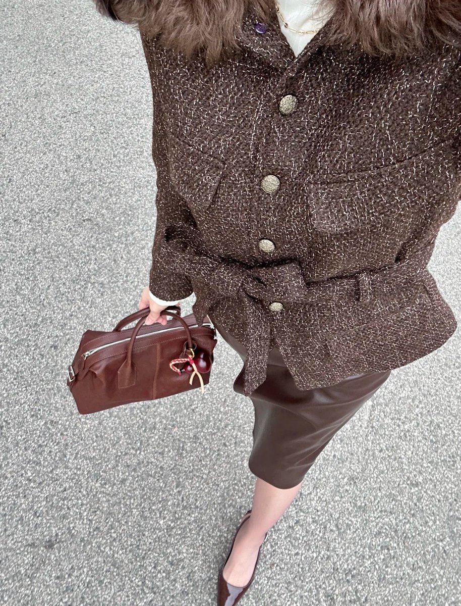 Violet___waves's tweet image. Winter days in London call for warm layers, cute boots, and a little bit of elegance 💛 👢❄