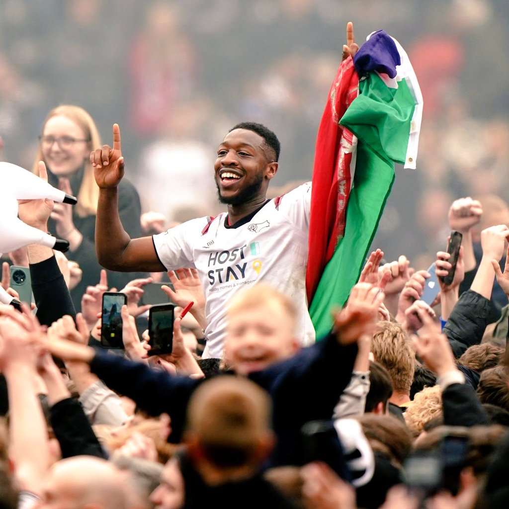 Guardthebee's tweet image. Leaving at the right time. And leaving as a hero 🙌🙌🙌 #dcfc #dcfcfans