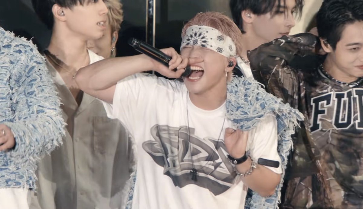 このシュントかっこよすぎだし
命すら賭けるんだ、この誇り以外いらない
って歌詞と魂こもった声はずるよ涙😭