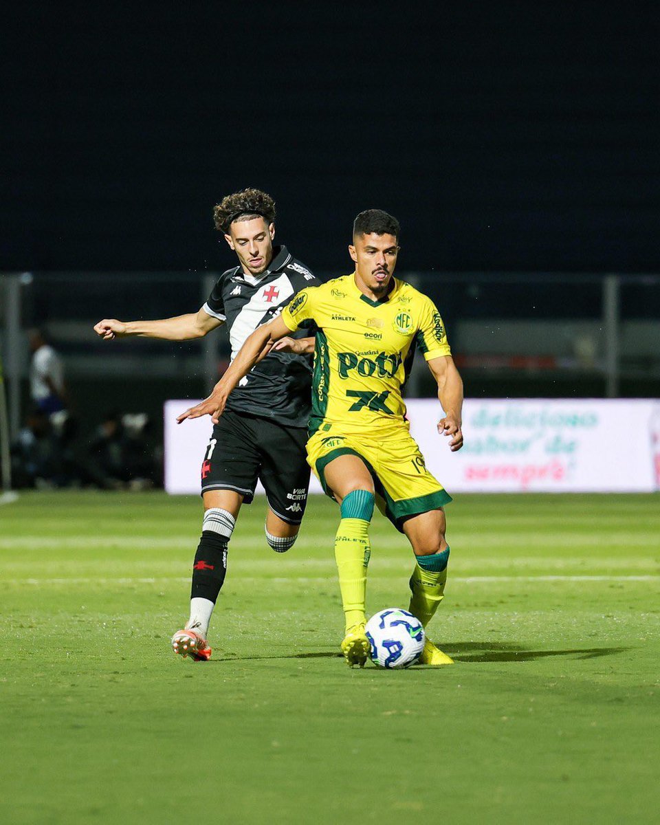 futebol_info's tweet image. São Paulo não tem o dinheiro (pouco mais de R$ 500 mil) que o Mirassol pede pela liberação imediata de Lucas Ramon.

Com isso, o lateral-direito deve chegar ao Tricolor somente em maio.

🗞️ @ESPNBrasil | André Hernan | “Fala a Fonte”
📸 JP Pinheiro/Ag. Mirassol