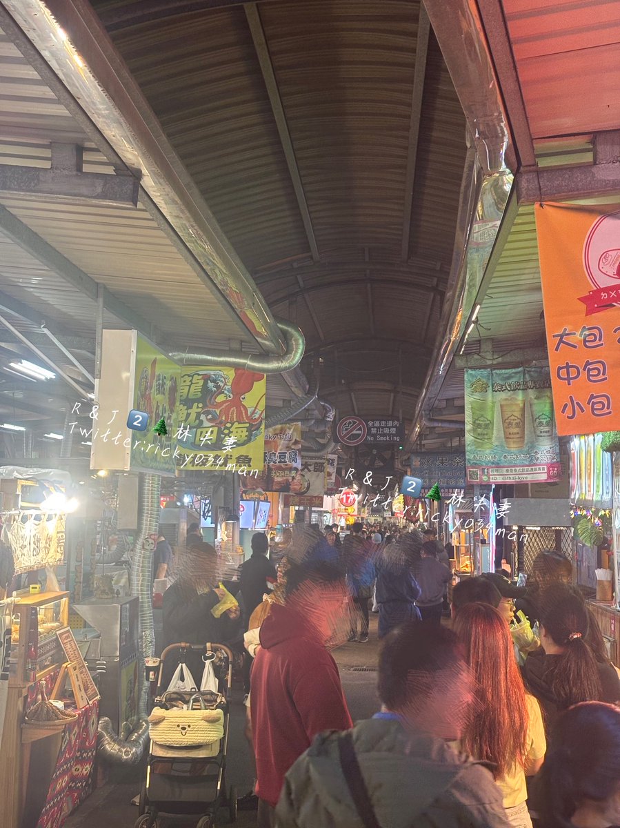 #另一對2⃣️木林夫妻 

陪著爸爸媽媽❤️
再一次開啟我的夜市人生🏃🏃
老公說來這裡吃的永遠比賺的多🤣
還要帶兒子去旁邊遊樂區玩
我爸媽的退休生活～
我們的噴錢生活🤣

#桃園夫妻