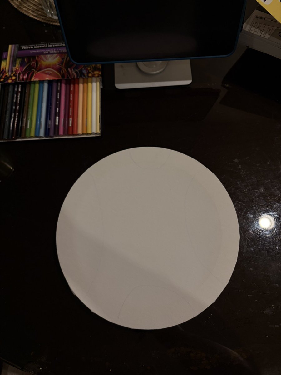 - اللوحة تعبر عن فكرة إن جهازنا الهضمِي غير هضم الأكل، له جزء كبير من تخزين المشاعر وأي اضطراب فيها مُمكن يكون اضطراب مشاعرِي يحتاج تنتبه له، طبعًا استلهَمت الفِكرة من احد أحبُّو لانّه دايمًا القولون يعوِّره سواء النظام الغذائي كان كويِّس او لا.-
قبل الفكرة.