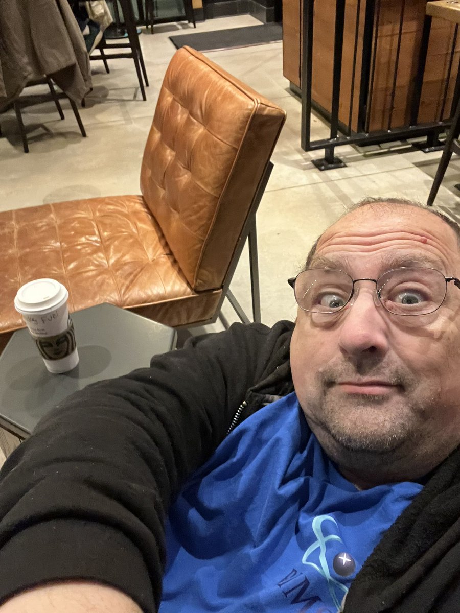 Writer hard at work,
scrolling through the Twitter news,
drinking to forget…

#WritersLife #coffee #haiku