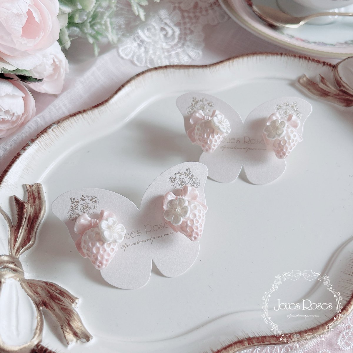 ラインナップ
🍓Fraiseイヤリング
リボンでおめかししたいちごのイヤリングです🎀

カラー
ベビーピンク
アンティークピンク

※こちらはイヤリングのみとなります

#カワスタ