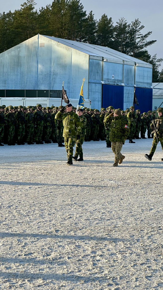 PlJonson's tweet image. 🇸🇪🇱🇻Standing on Nato’s eastern flank at Camp Valdemar. Together with Andris Spruds and Sweden’s Chief of the Army Jonny Lindfors, I visited our Swedish battalion in Latvia and marked the transfer of command for the coming six months. (1/3)