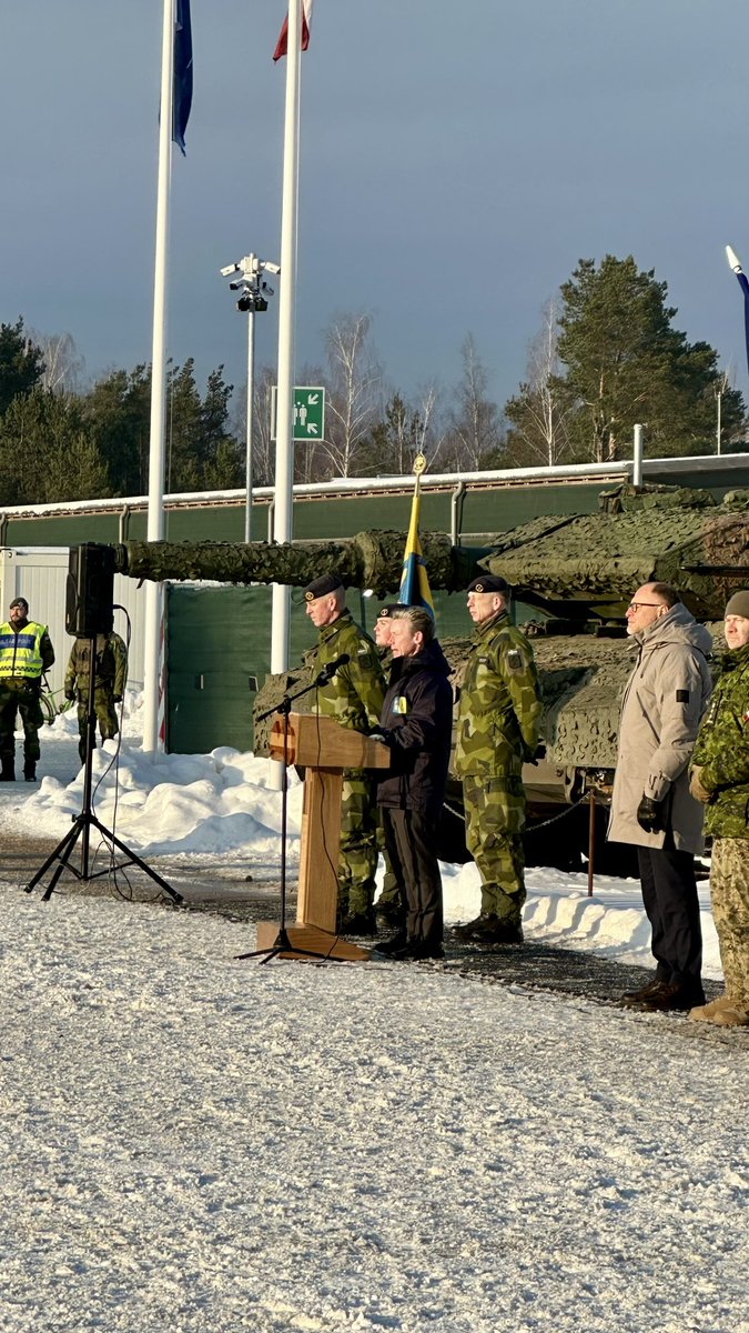 PlJonson's tweet image. 🇸🇪🇱🇻Standing on Nato’s eastern flank at Camp Valdemar. Together with Andris Spruds and Sweden’s Chief of the Army Jonny Lindfors, I visited our Swedish battalion in Latvia and marked the transfer of command for the coming six months. (1/3)