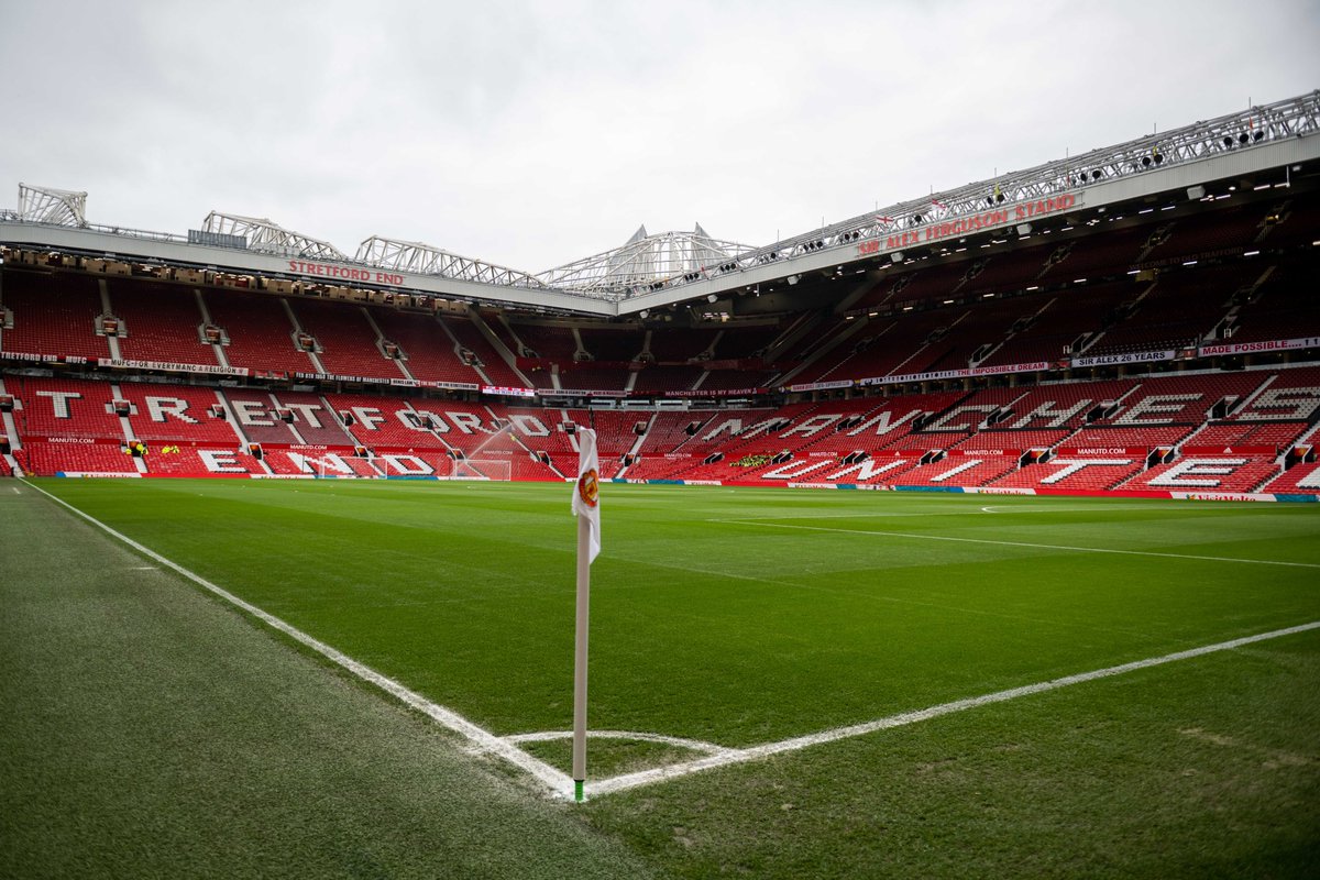 UnitedStandMUFC's tweet image. 🚨 Man United have held talks with a midfielder in the last 24 hours, for a loan until the end of the season. He has Premier League experience, and is currently playing outside of England, in Europe. [@JacobsBen, @terryflewers] #mufc