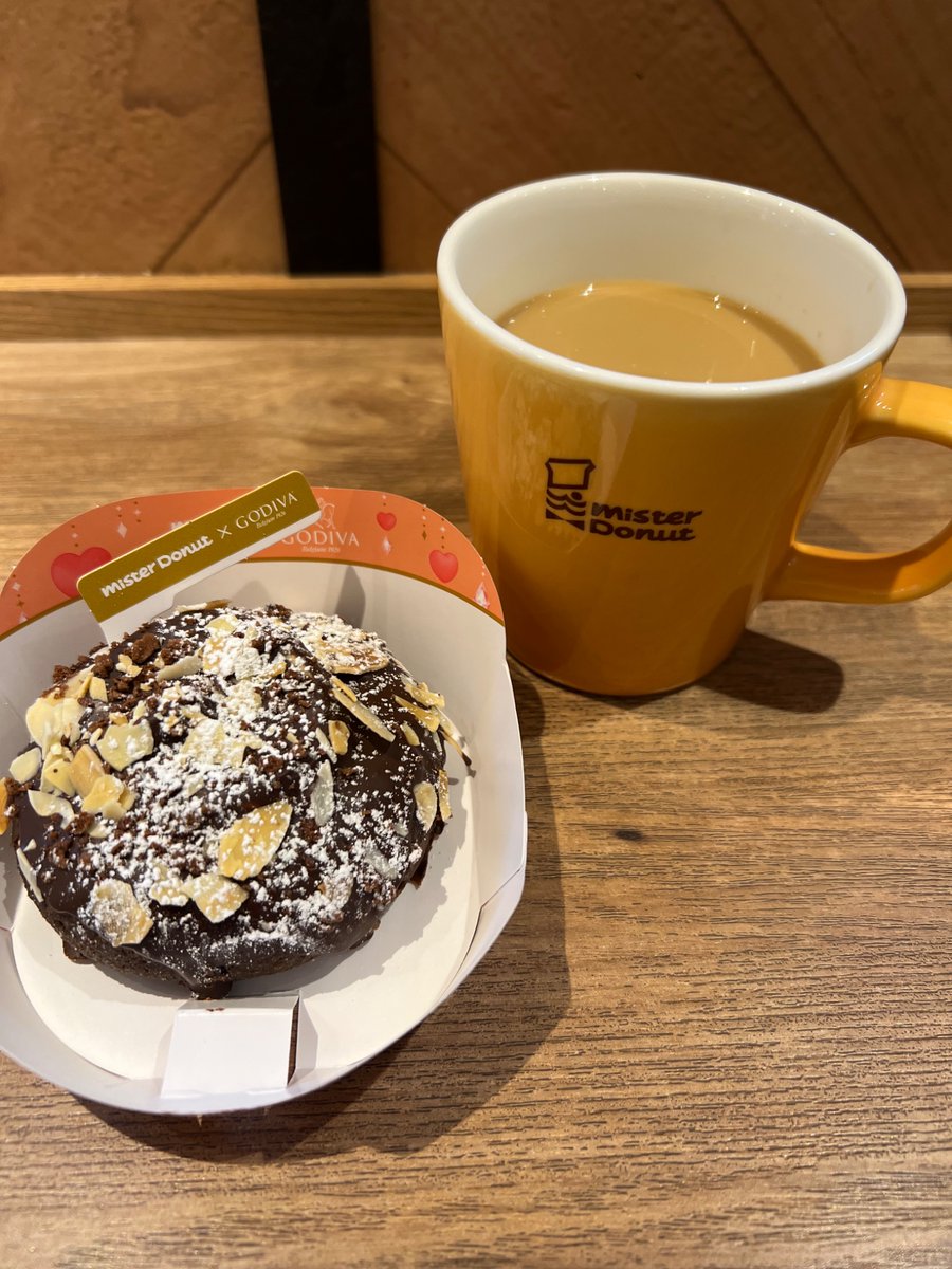 izo0chan's tweet photo. GODIVAコラボ
このドーナツ生地とプラリネクリームがめっちゃ良い https://t.co/JdMKnJkPiP