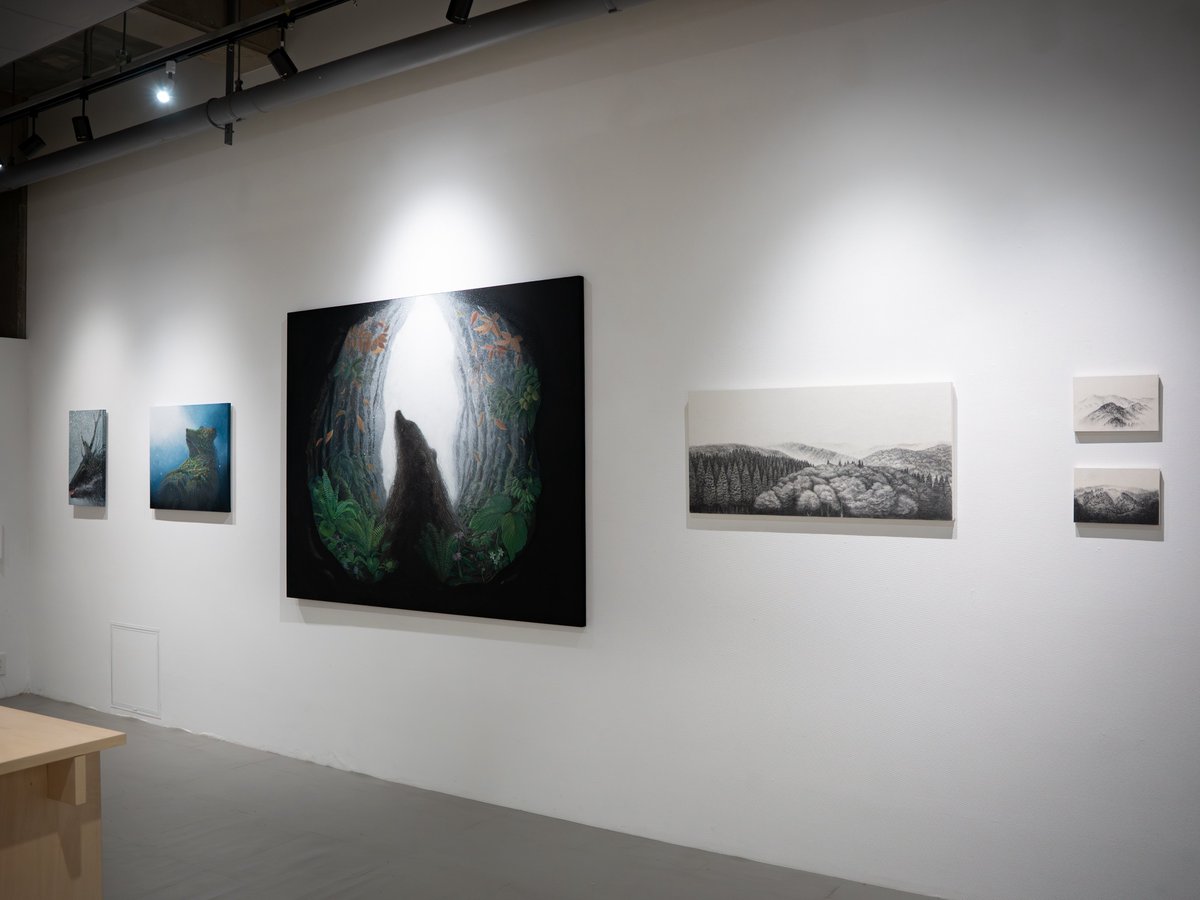 明日1/17(土)より岩手県盛岡・Cyg art galleryにて、企画展｢境界をまたぐとき｣がいよいよ始まります！

初日は午後(遅くなるやも)から在廊を予定しております。過去作に加え、新作｢呼声｣を出品させていただいております。

そしてミュージアムグッズの中で、