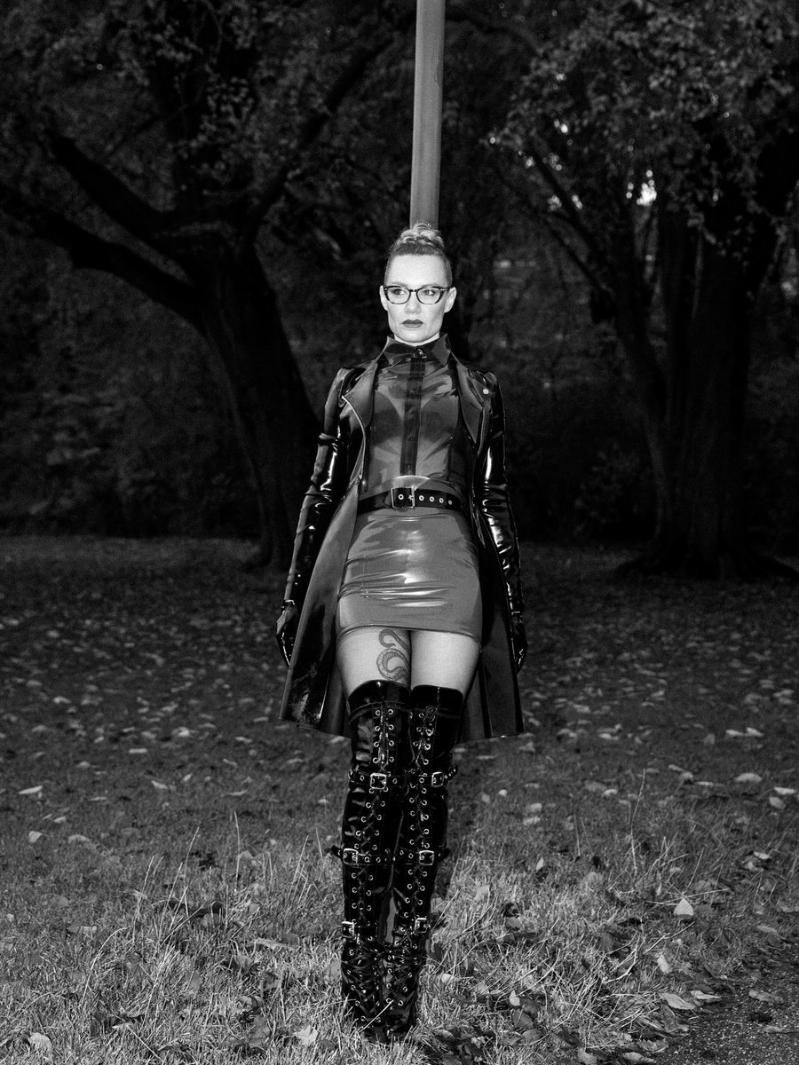 Patiently waiting for my next pray to stumble into view…  
   Kneel when you arrive. Eyes down. Mouth open. 

📸 @andersdalhoej 

#latex #femdom #boots #fælledparken 
<a href="/liloumarlou1/">𝐌𝐢𝐬𝐬 𝐋𝐢𝐥𝐨𝐮-𝐌𝐚𝐫𝐥𝐨u ⚜️clips ⚜️</a> 
<a href="/LatexLadies/">LatexLadies</a>
