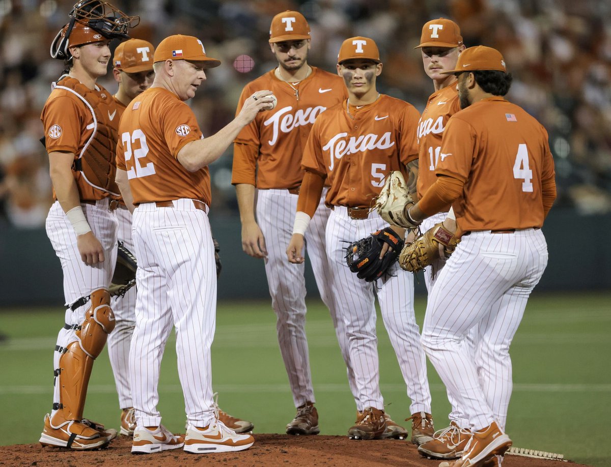 𝐅𝐎𝐔𝐑 weeks until Opening Day …

Left Field, Texas. 🤘🏼⚾️