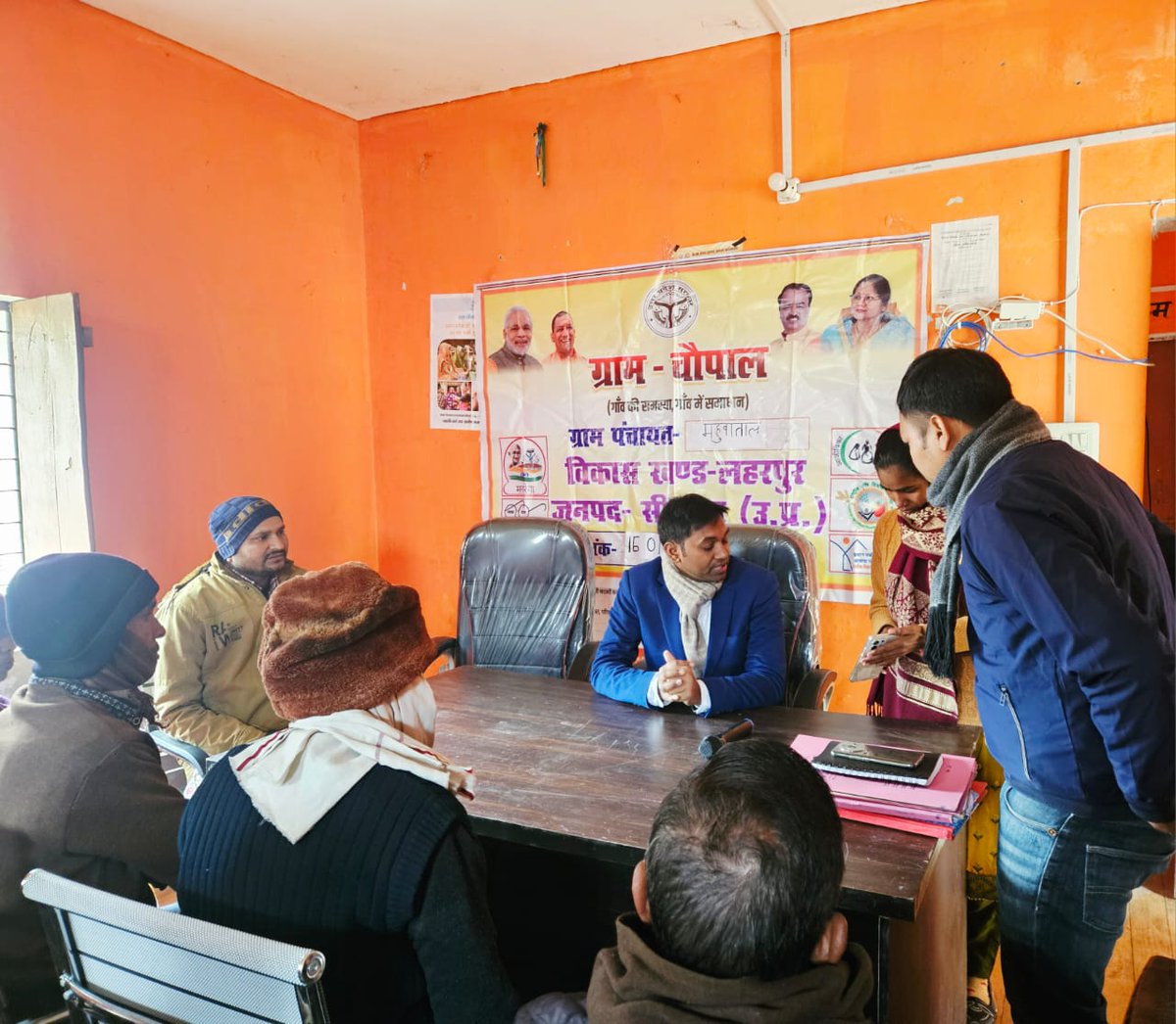 BdoLaharpur's tweet photo. आज महुआताल में आयोजित ग्राम चौपाल में सहभागिता की गई। पंचायत सहायक व सचिव के अभिलेख देखे गए, सभी व्यवस्थित पाए गए। सामुदायिक शौचालय क्रियाशील है और समूह द्वारा कार्य संतोषजनक है। आरआरसी बंद पाया गया, जिस पर संबंधित सचिव को निर्देश दिए गए।
@DmSitapur @CdoSitapur @UpRuralDev https://t.co/Gj5oXZ0epK