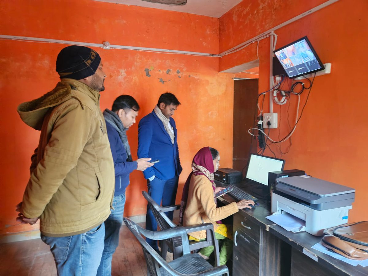 BdoLaharpur's tweet photo. आज महुआताल में आयोजित ग्राम चौपाल में सहभागिता की गई। पंचायत सहायक व सचिव के अभिलेख देखे गए, सभी व्यवस्थित पाए गए। सामुदायिक शौचालय क्रियाशील है और समूह द्वारा कार्य संतोषजनक है। आरआरसी बंद पाया गया, जिस पर संबंधित सचिव को निर्देश दिए गए।
@DmSitapur @CdoSitapur @UpRuralDev https://t.co/Gj5oXZ0epK
