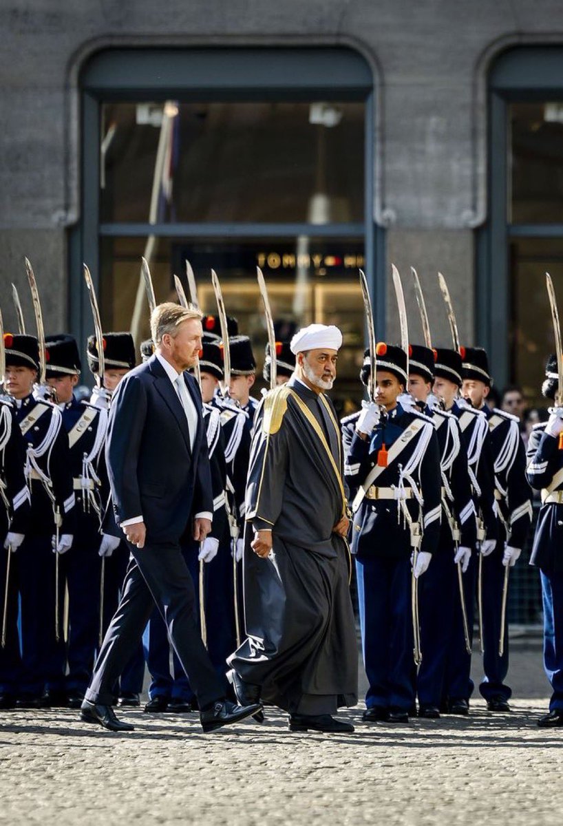 ec_oman's tweet image. 🔴 مجلة الفرين بوليسي الأمريكية 🇺🇸 

"الملك" المدير الذي أنقذ عُمان 🇴🇲 

يمثل السلطان هيثم بن طارق نموذجًا نادرًا للحاكم الكفؤ والمُصلح في المنطقة لقد حول أزمة اقتصادية خانقة إلى قصة نجاح مالية.