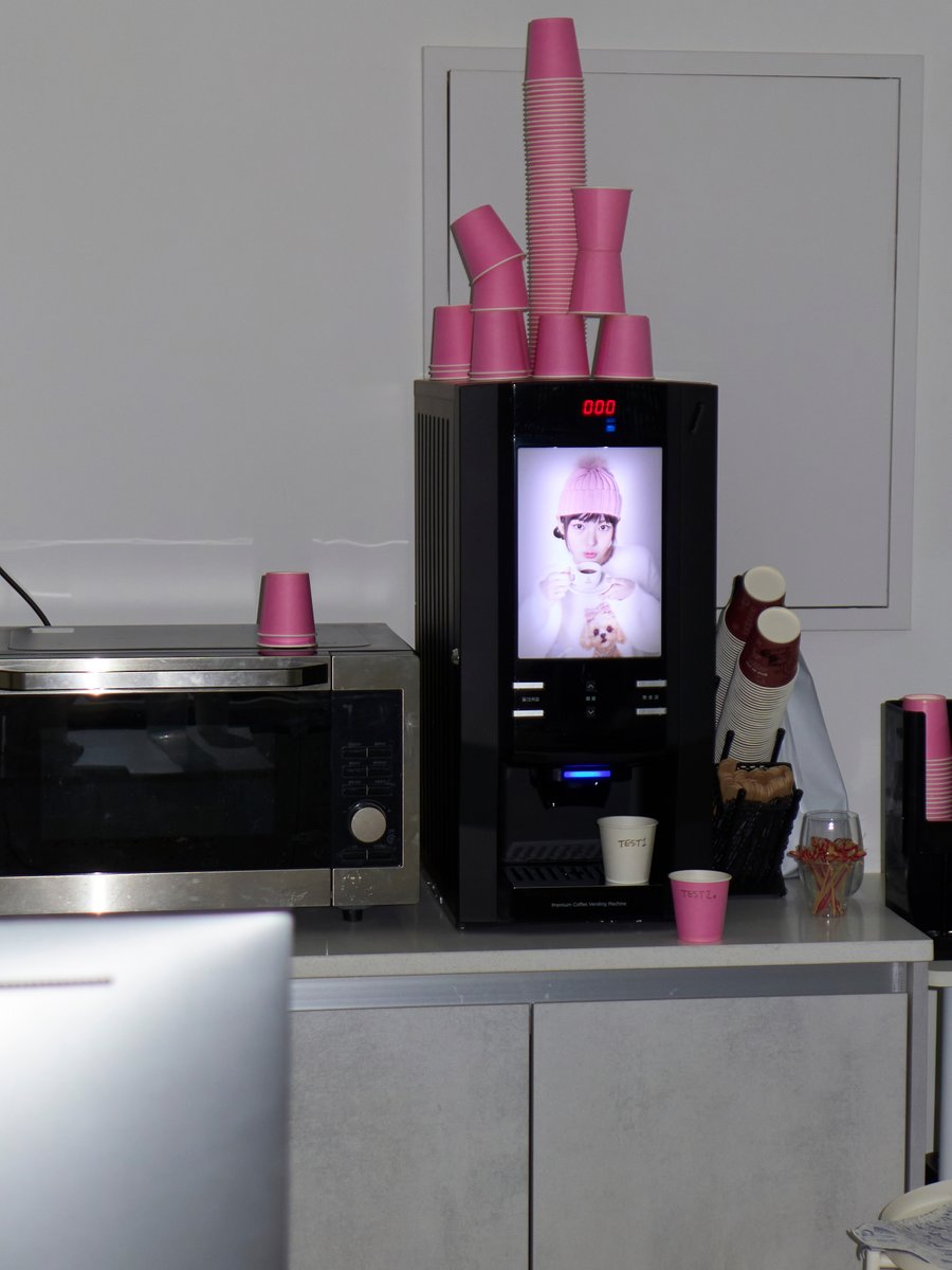 We_KiiiKiii's tweet image. 404 not found in the system,
Everywhere in reality 🔮🌙🪐💟

🔗 kiiikiii.kr
🎧 2026.01.26 MON 6PM (KST) 

#KiiiKiii #키키
#404_NewEra #404_뉴에라 #DeluluPack 
#KiiiKiii_404_NewEra #KiiiKiii_DeluluPack