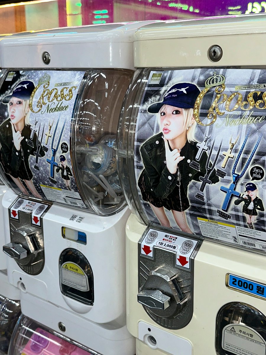 We_KiiiKiii's tweet image. 404 not found in the system,
Everywhere in reality 🔮🌙🪐💟

🔗 kiiikiii.kr
🎧 2026.01.26 MON 6PM (KST) 

#KiiiKiii #키키
#404_NewEra #404_뉴에라 #DeluluPack 
#KiiiKiii_404_NewEra #KiiiKiii_DeluluPack