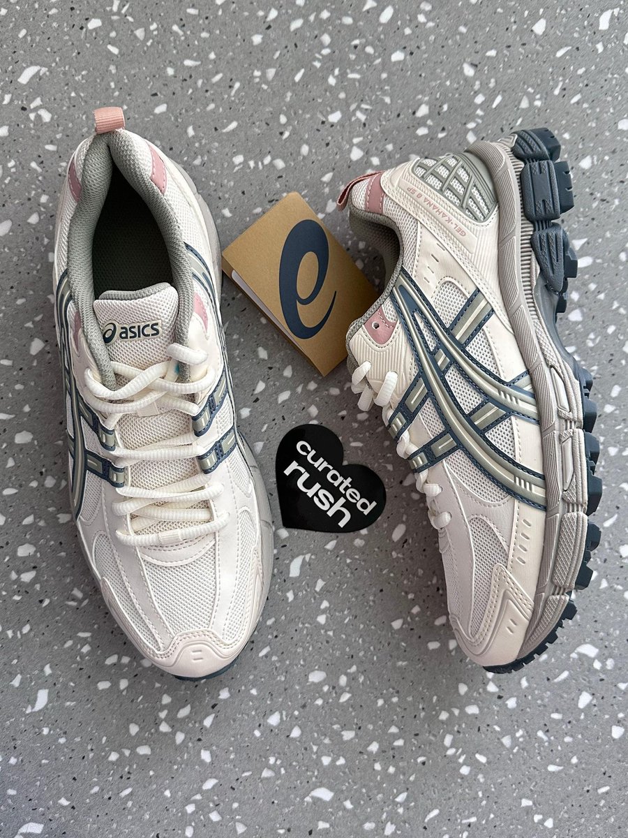 bluelisse's tweet image. These ASICS are still on my wishlist - the color is so pretty 🤏