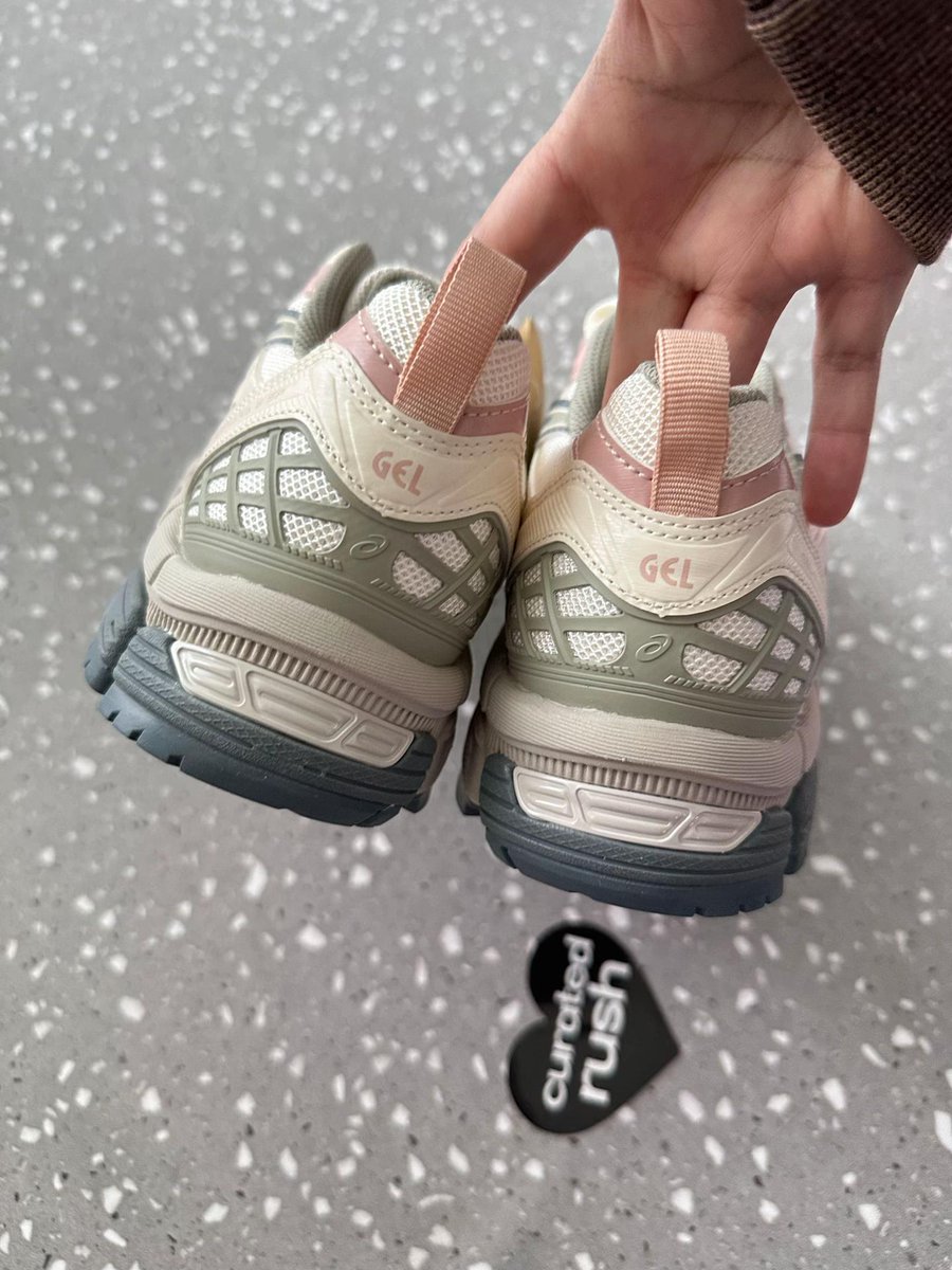 bluelisse's tweet image. These ASICS are still on my wishlist - the color is so pretty 🤏