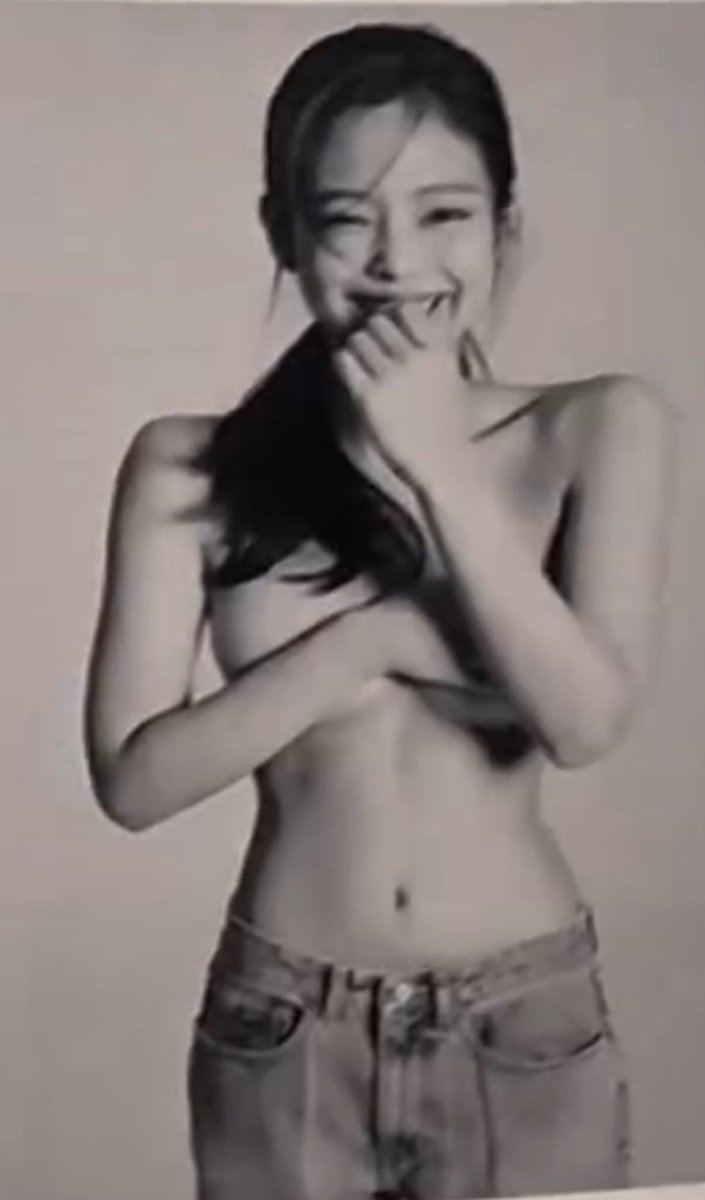 JENNIE looks absolutely gorgeous in new photos.