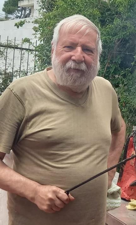 Crysol8's tweet photo. Vivan los compañeros!!!

Lamentamos tener que informar que hoy  viernes 16 de enero de 2026,  falleció el  compañero Arturo Castellá a los 76 años de edad, en Montevideo.

Arturo *el conejo* Castellá (N° 1469 en el EMR N° 1) estuvo preso  en el Penal de Libertad entre 1972 y 1985 https://t.co/PGRVlZKJDw