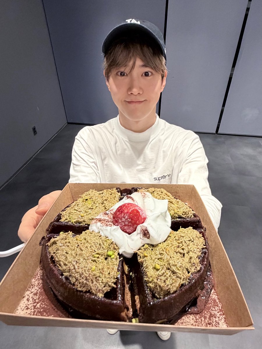 아니 아 손에 포크도 들고 있는 게 ㄴㅁ 커엽다...