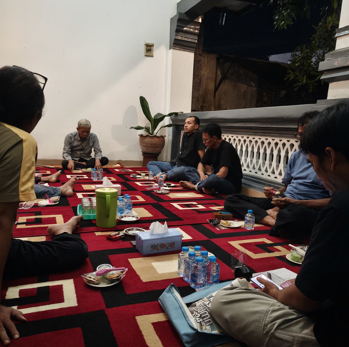 sunaring_'s tweet image. Rapat RT ges