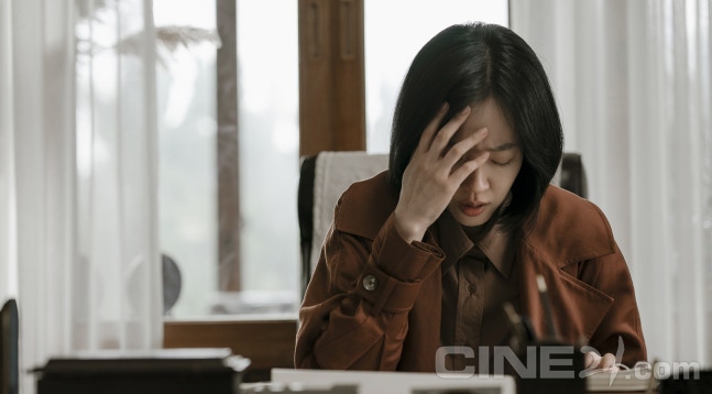 📷 '두 번째 아이'(가제) 미공개 스틸 공개.
'밤의 문이 열린다' 유은정 감독 신작. 코마에서 깬 소녀가 죽은 언니와 똑같이 생긴 아이를 만나며 벌어지는 서정적 판타지.
임수정·유나(일인다역)·박소이 출연. 2025년 개봉 예정
m.entertain.naver.com/movie/article/…