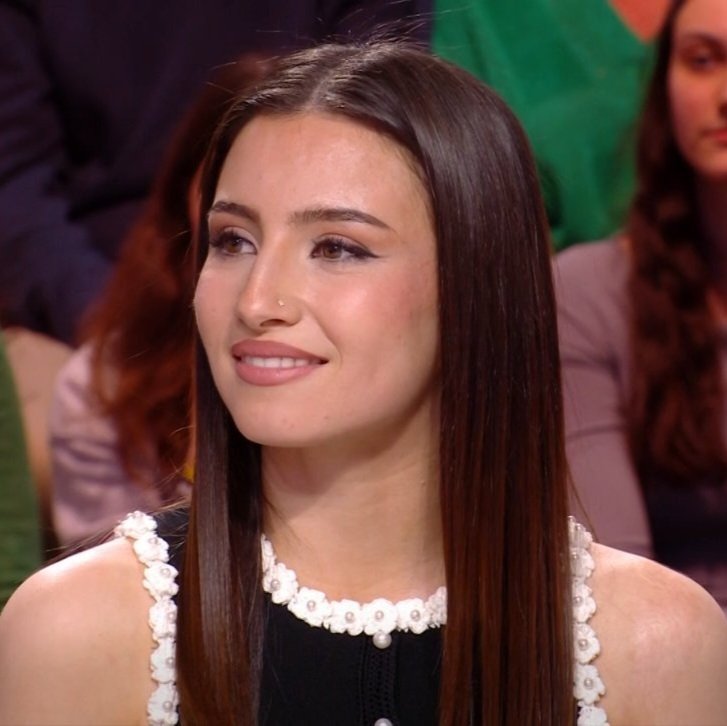 lenox_bbb's tweet image. Une telle face card mérite une belle pochette d'album

Lénie laisse pas Columbia foirer ça