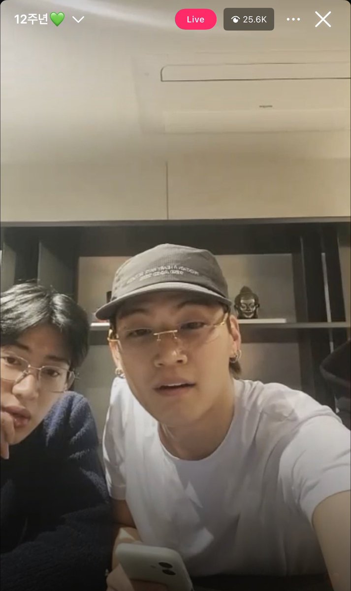 GOT7 IG LIVE!

#12YearsAndStillWithGOT7 
#12년이지나도_갓세븐