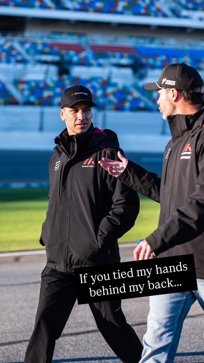ryanhardwick's tweet image. Media day takeaway: I might rely on hand gestures a little too much …
Track walk at @DAYTONA  always a special feeling @PorscheRaces