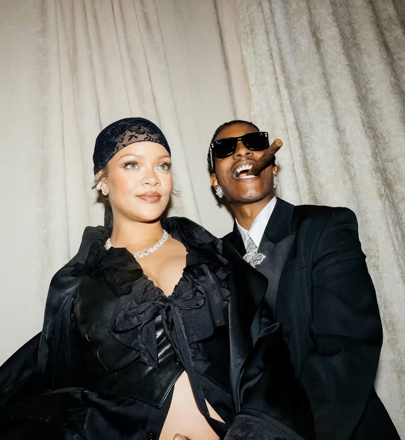 A$AP Rocky sobre Rihanna:

Ella siempre fue mi amor. Siempre la quise. Puedes tener cien perras y ninguna de ellas llega a esa chica especial.