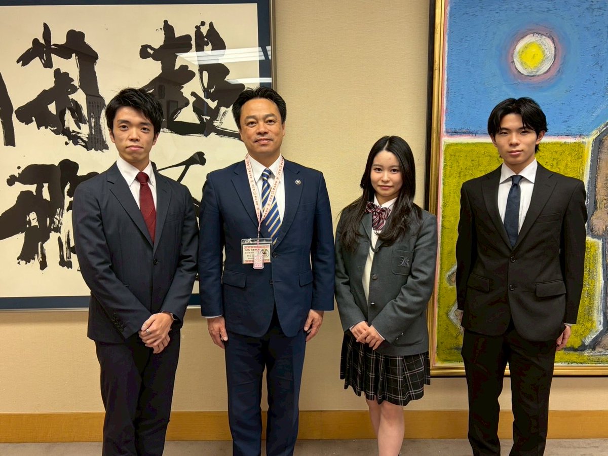 【白鳥FSC選手・関係者による表敬訪問】
青森県八戸市で開催される第80回国民スポーツ大会冬季大会に出場する白鳥FSCのみなさんによる表敬訪問。
北海道代表として頑張ってください‼️
#苫小牧市　#金澤俊　#トマフォト　#第80回国民スポーツ大会冬季大会