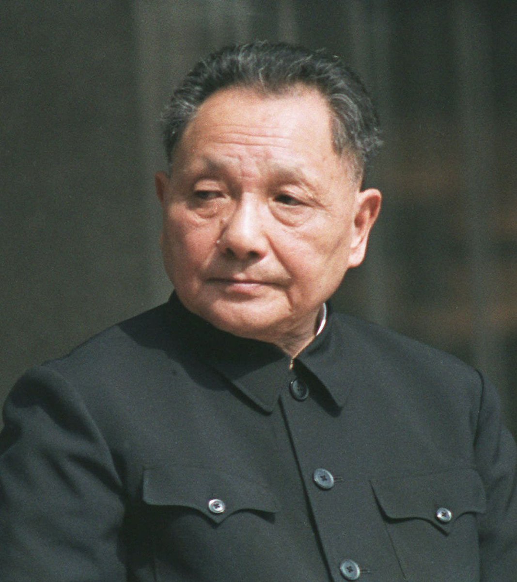 zhil_arf's tweet image. Pada 1983, Soeharto memulai operasi pembasmian premanisme di seluruh Indonesia yang disebut Petrus.

Pada 1983 juga, Deng Xiaoping juga memulai operasi pembasmian premanisme di seluruh China yang disebut Strike Hard Campaign.

Apa bedanya?

Sederhananya, Soeharto tidak berniat…