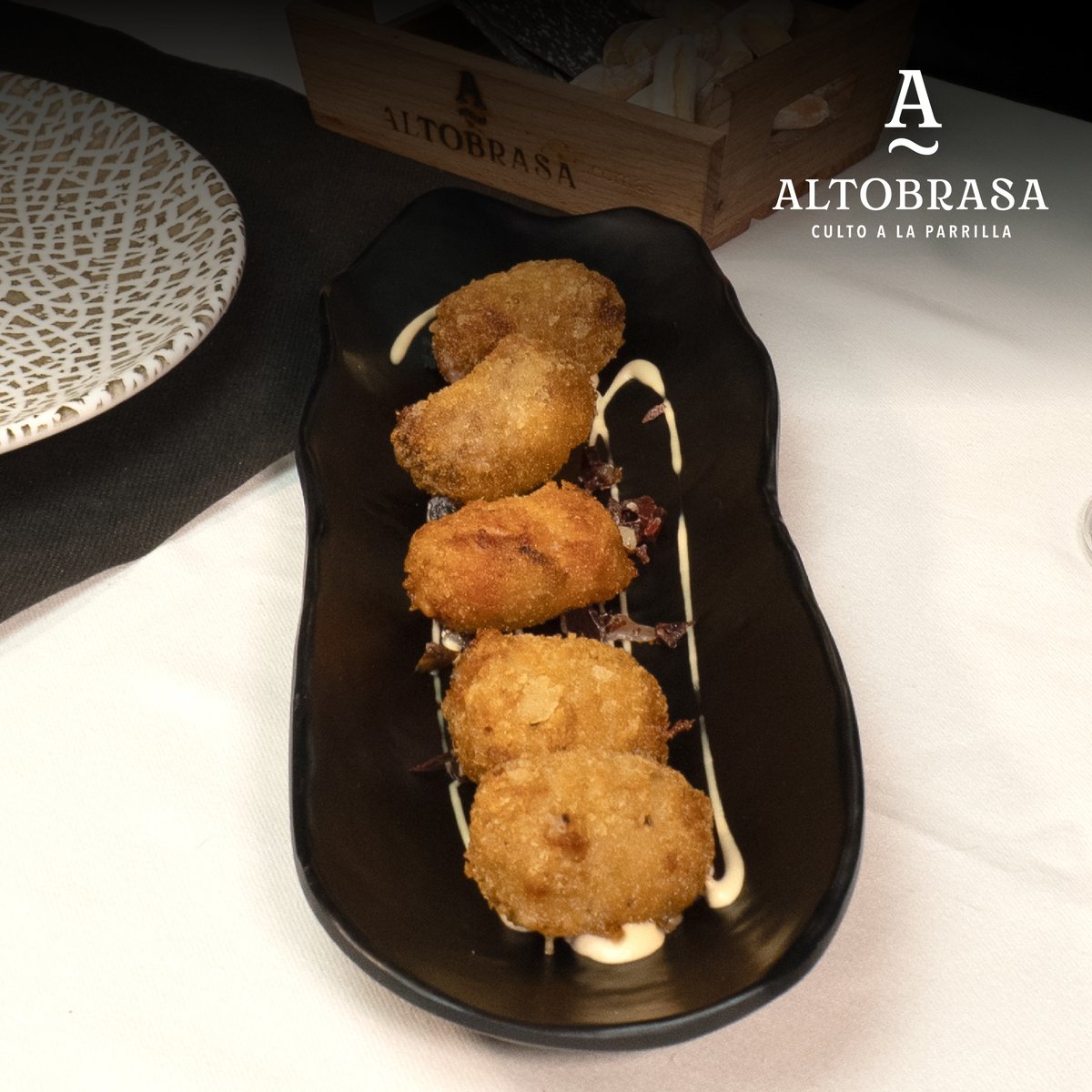 altobrasa's tweet photo. Hoy celebramos el Día Internacional de la Croqueta🤤

Crujiente por fuera, cremosa por dentro y con ese sabor que te hace cerrar los ojos al primer bocado.

🍽️ Si eres de los que piensa que las croquetas siempre entran, ven a probar las de Altobrasa.

Reservas📲 699 814 001 https://t.co/CKyY9QgiXk