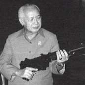 zhil_arf's tweet image. Pada 1983, Soeharto memulai operasi pembasmian premanisme di seluruh Indonesia yang disebut Petrus.

Pada 1983 juga, Deng Xiaoping juga memulai operasi pembasmian premanisme di seluruh China yang disebut Strike Hard Campaign.

Apa bedanya?

Sederhananya, Soeharto tidak berniat…