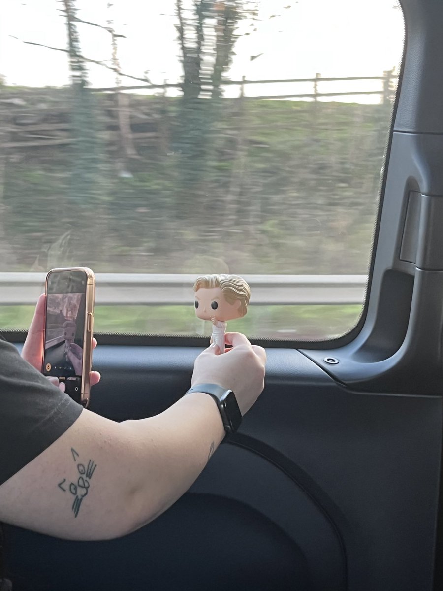 springcyclone's tweet photo. girl who does oshikatsu with a jamie bower figure https://t.co/IV6A8VcDxE