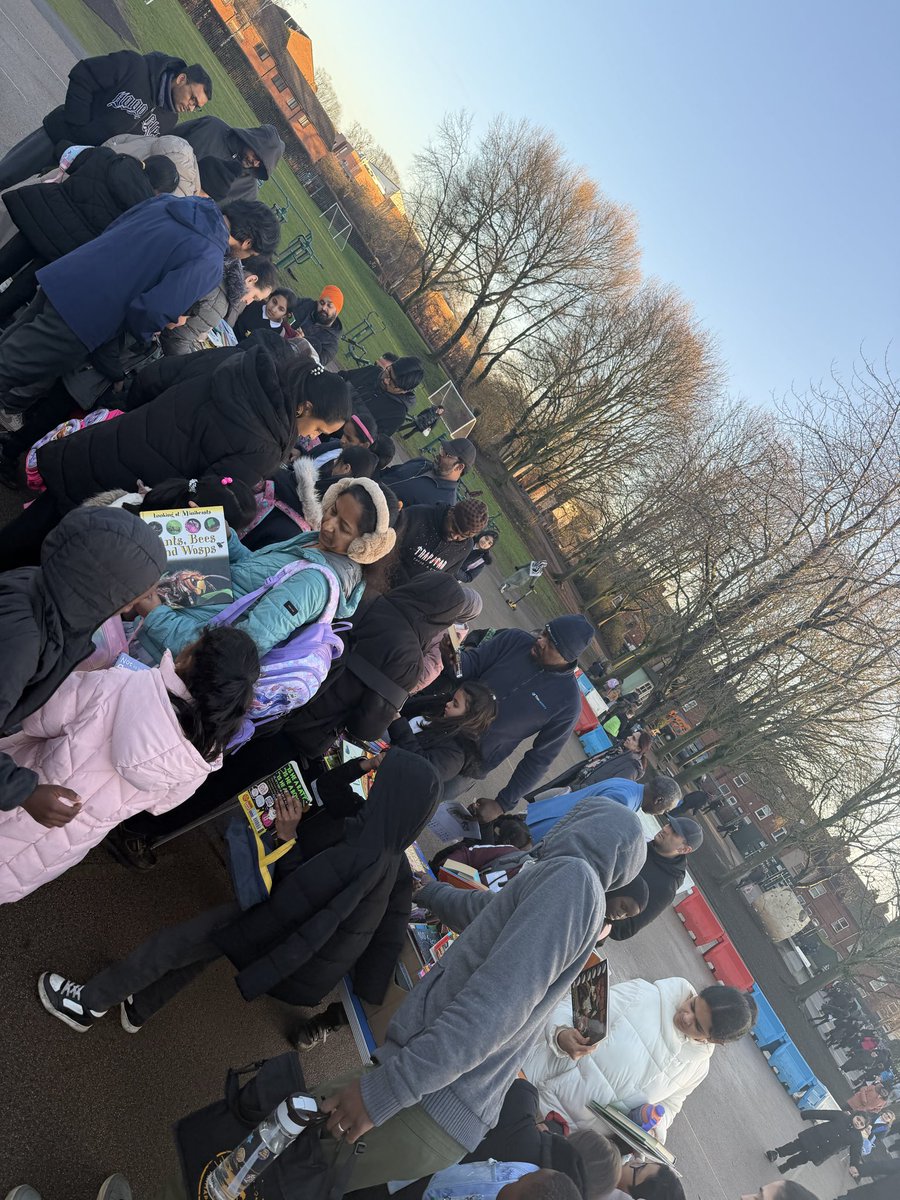 southfieldsweb's tweet image. Great to be able to donate so many great books to our families as we aim to encourage reading at home further!