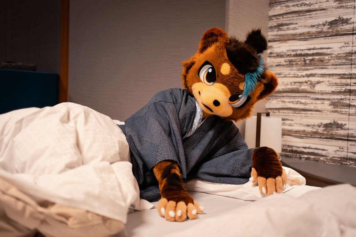 Good night!
#FursuitFriday