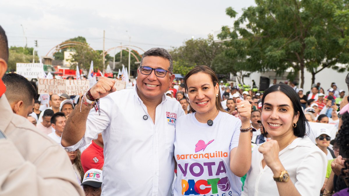 El Carnaval no para, y el cambio tampoco. ✊🪗
Nuestra gira nacional por el Caribe continúa, por nuestro norte colombiano. 🌊

Barranquilla nos recibe con el calor de su gente, escuchando sus voces y reafirmando que la unidad es el camino para ser mayoría en el Congreso. ✨