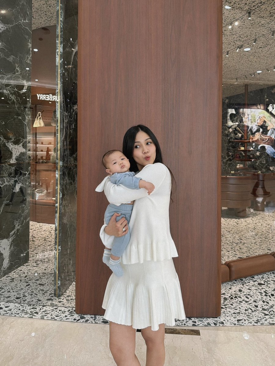 ohmyshaaz's tweet image. kayak punya plushie dipeluk terus dibawa kemana-mana🤍🧸🤍🧸🤍🧸