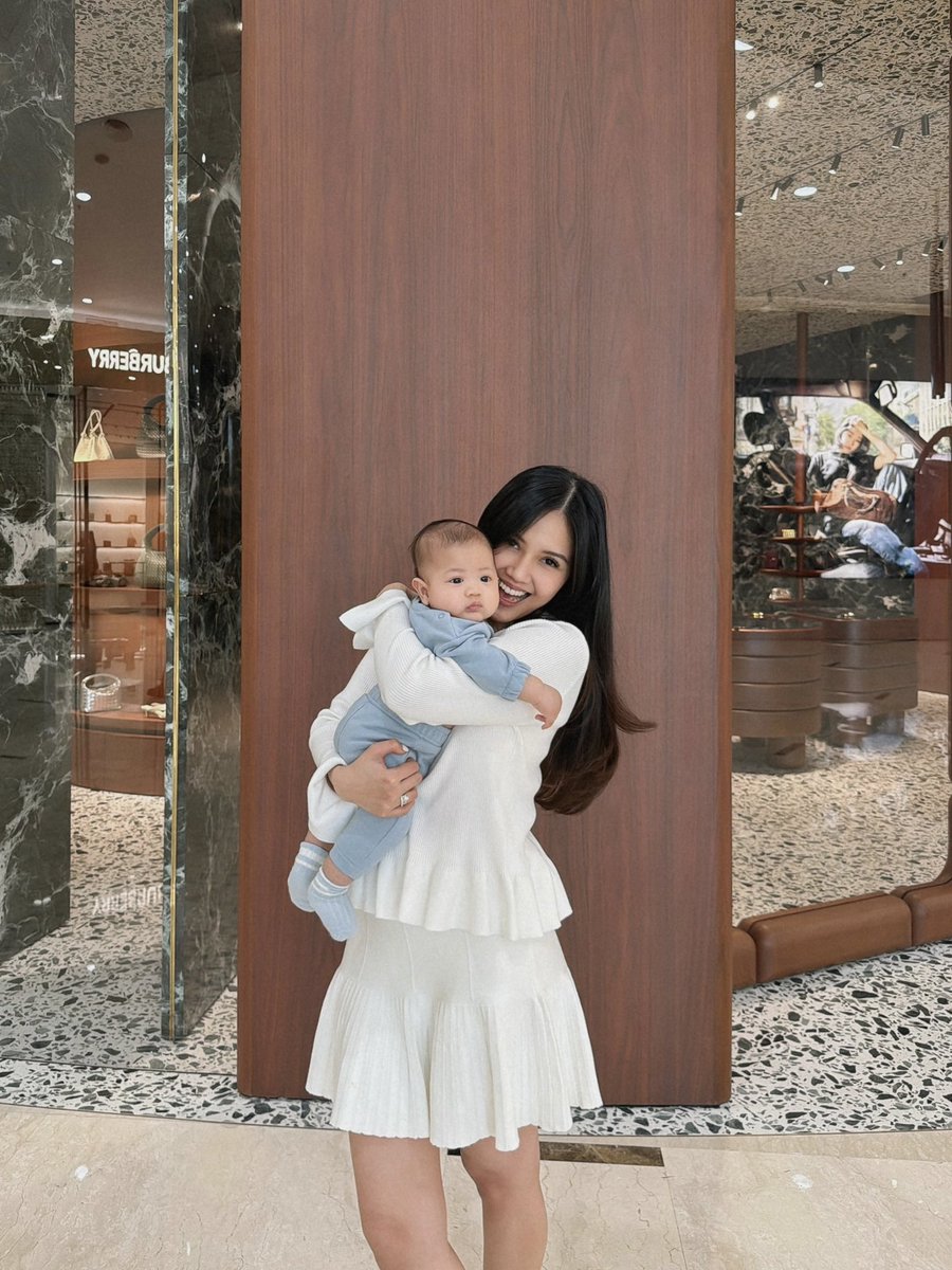 ohmyshaaz's tweet image. kayak punya plushie dipeluk terus dibawa kemana-mana🤍🧸🤍🧸🤍🧸