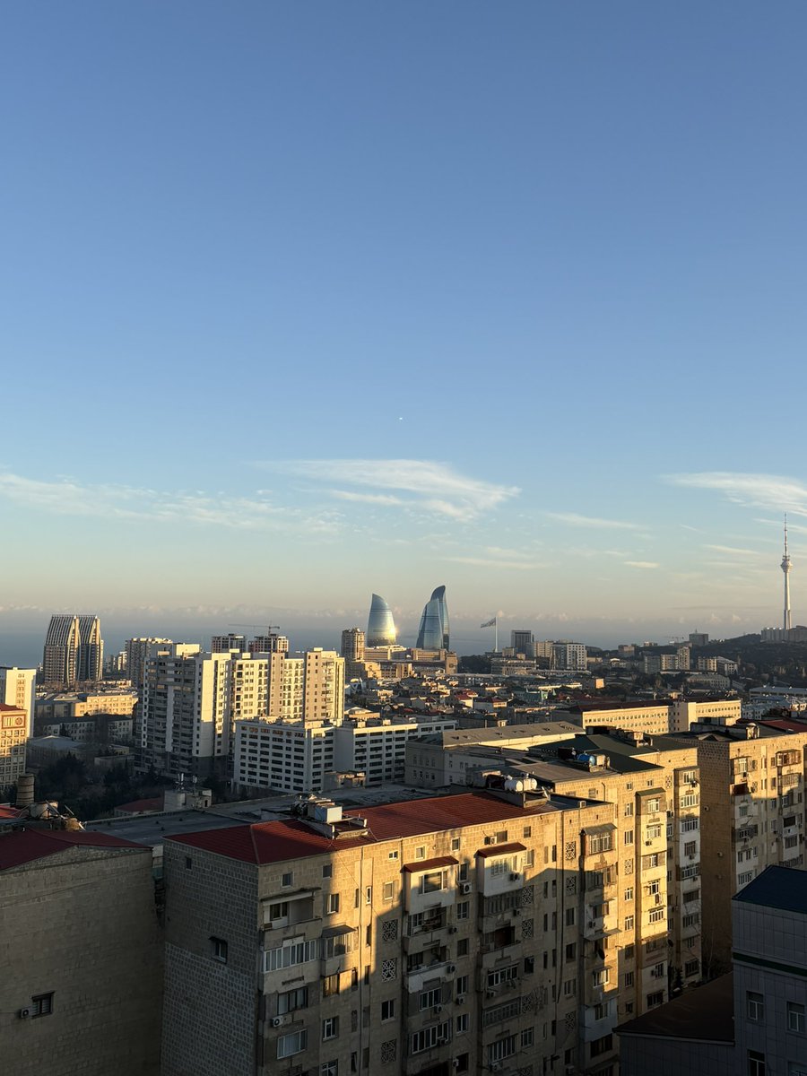 aliswld's tweet image. Neyse en azından yarım saattir bu manzaraya bakıp overthink yapıyorum