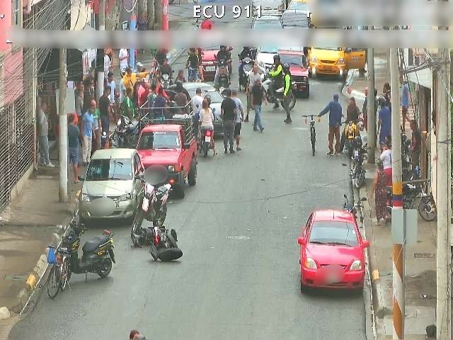 📍#Portoviejo

En las calles Cristo Rey y Baquerizo Moreno en el cantón Portoviejo se registró un siniestro de tránsito entre un vehículo liviano y una motocicleta. 

Desde el <a href="/ECU911_/">ECU 911</a> se coordinó la atención a la emergencia con unidades de <a href="/EPPortovial/">PORTOVIAL EP</a>. 

Una persona resultó