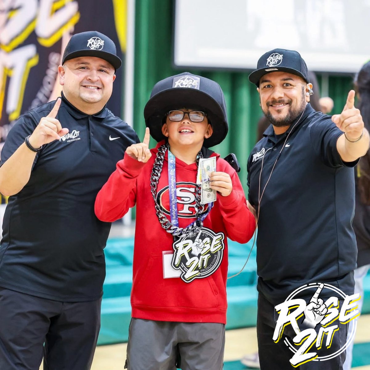 RISE2ITPRO's tweet image. Shine bright this Friday 💫  

RISE 2 IT PRODUCTIONS: “IF YOU CAN RISE 2 IT, YOU CAN RISE THROUGH IT!”☝️

#rise2it #friday #porterville #burtonunified #burtonunifiedschooldistrict