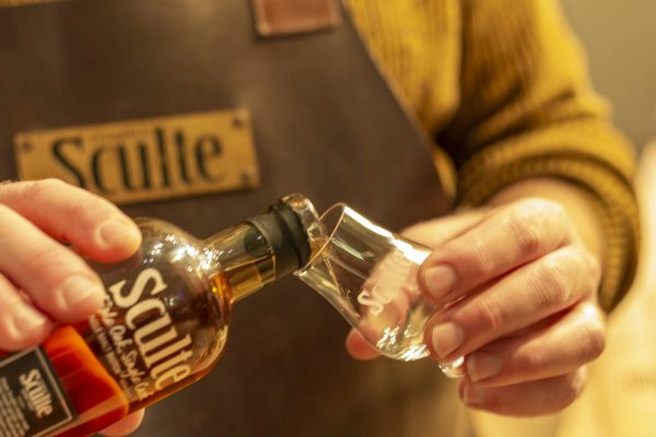 De eerste bijeenkomst van 2026 zit erop. Nieuwjaarsborrel bij Stokerij Sculte, terugblik, vooruitkijken en lancering van de nieuwe website. Lees meer: portoftwente.com/impressies/nie… #PortofTwente #logistiek #netwerk