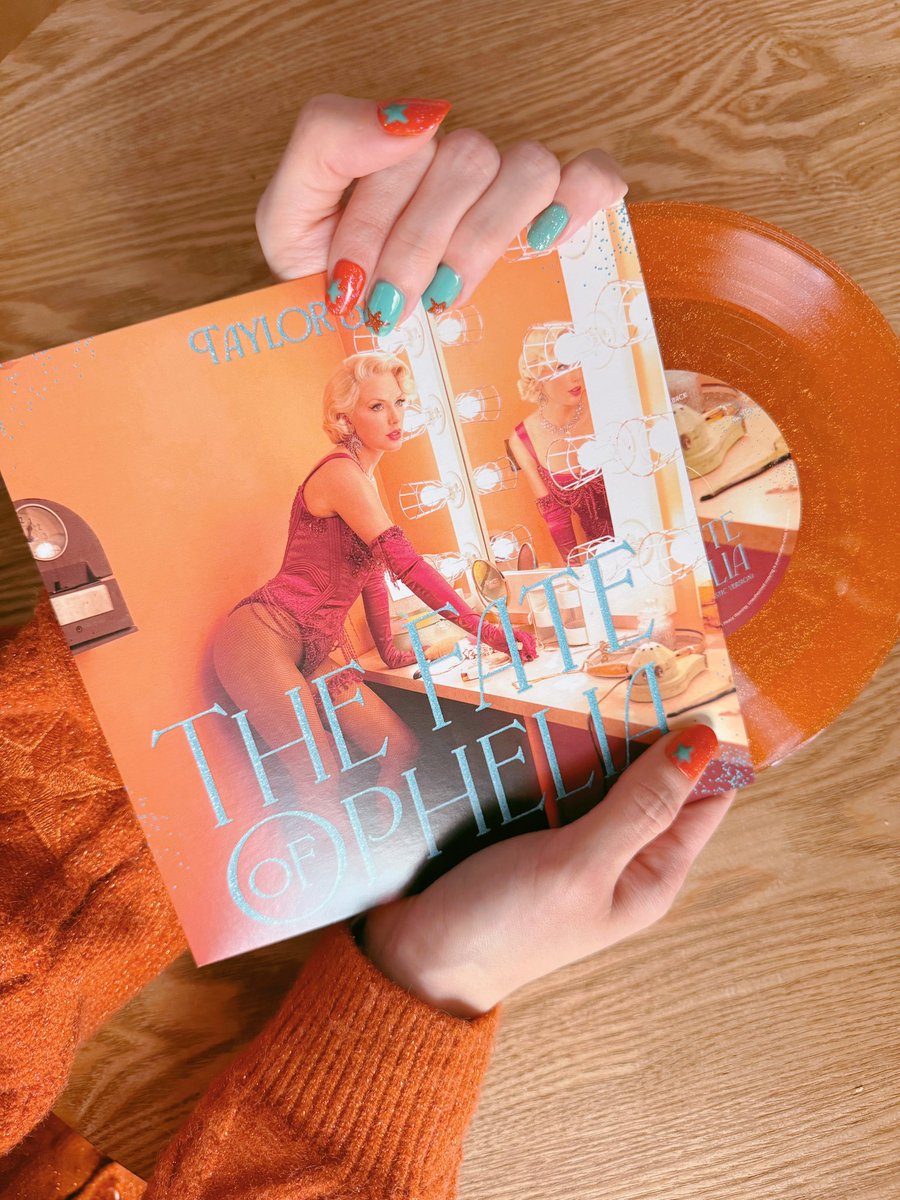 Sara makes the friendship bracelets tweet media