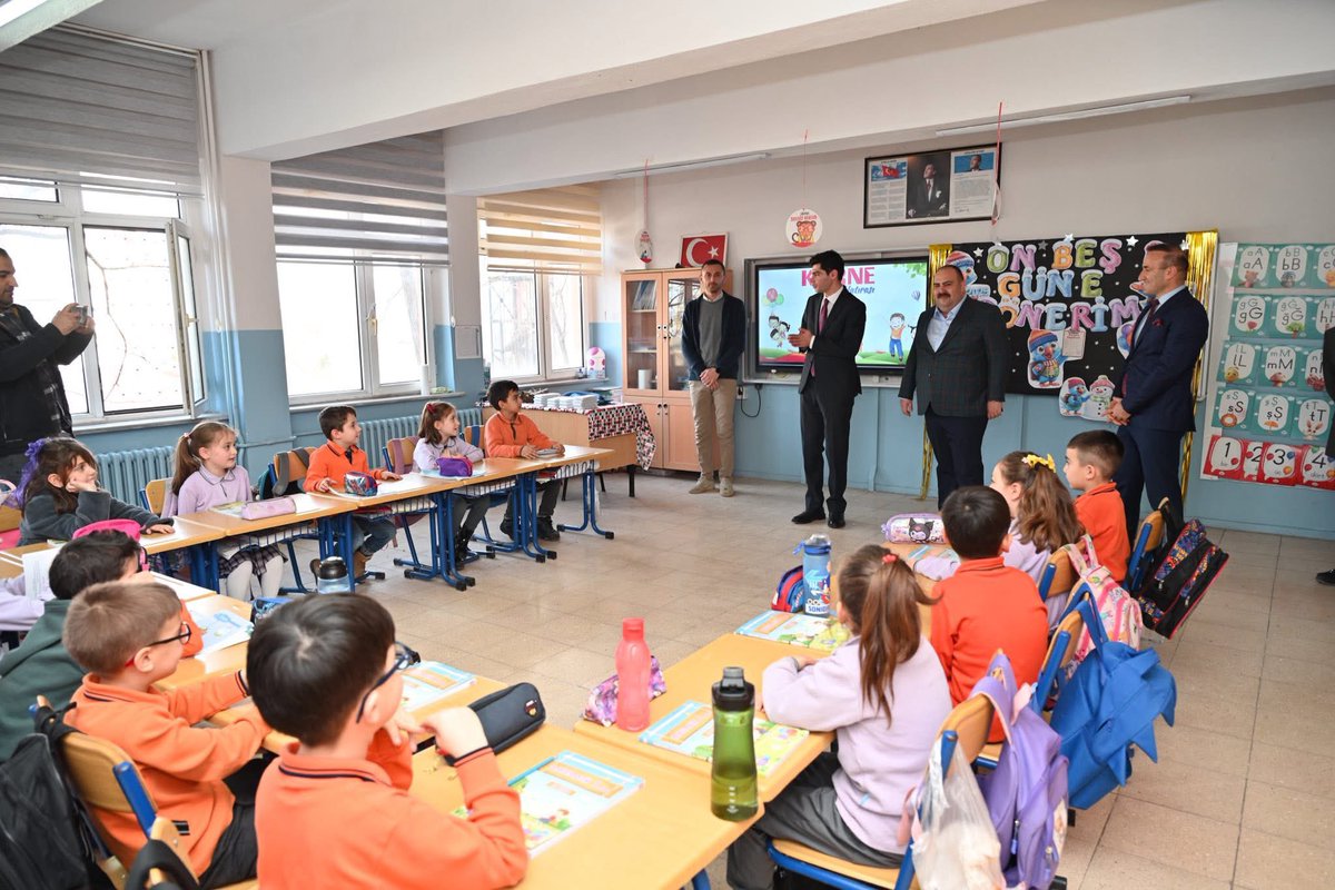 Okullarımızda Karne Sevinci Yaşandı

İlçe Kaymakamımız Sayın Talha Atılay TEYMUR, Belediye Başkanımız Sayın Serhat HAMAMCI ve İlçe Millî Eğitim Müdürümüz Sayın Deniz ÇAĞLAYAN; İnönü Anaokulu ile Şehit Ali İhsan Aydın İlkokulunu ziyaret ederek öğrencilerimizin karne heyecanına