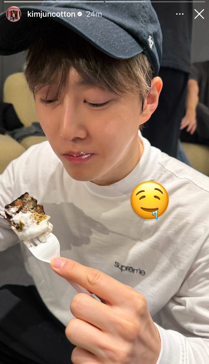 best_in_seoul's tweet image. แบ่งกันกินเค้กน่ารักมสก 🥺 อยากให้อยู่ครบๆ 😭😭😭