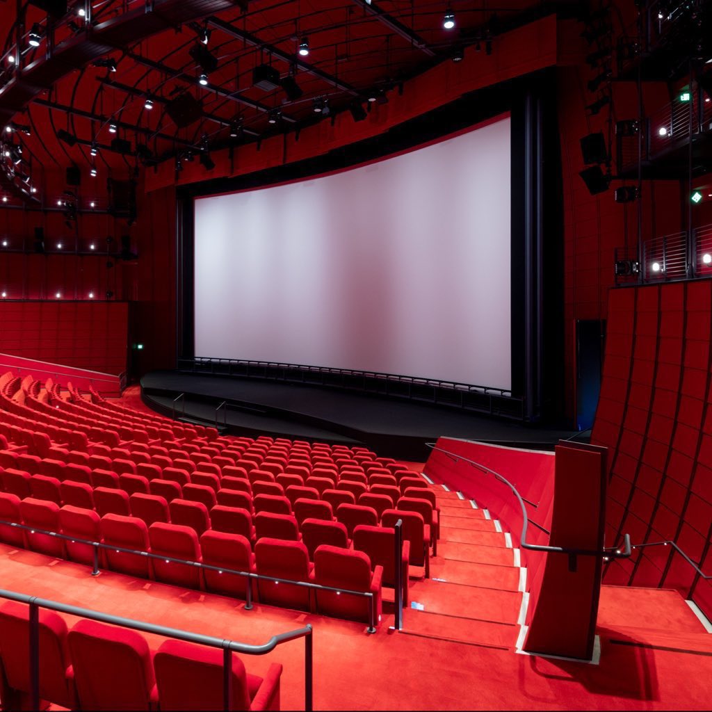 DiscussingFilm's tweet image. Netflix co-CEO Ted Sarandos now says that they will keep 45-day theatrical windows for Warner Bros movies if the sale goes through.

“If we’re going to be in the theatrical business… we want to win. I want to win opening weekend. I want to win box office”

(Source:…